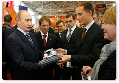 Председатель Правительства Российской Федерации В.В.Путин посетил открывшуюся на ВВЦ 10-ую Российскую агропромышленную выставку «Золотая осень»