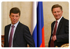 Deputy Prime Minister Sergei Ivanov and Russian Minister of the Region Development Dmitry Kozak at a Cabinet meeting