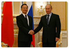 Russian Prime Minister Vladimir Putin had a conversation with Premier of the State Council of the People's Republic of China Wen Jiabao