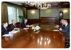 Председатель Правительства Российской Федерации В.В.Путин провел встречу с председателем депутатской группы Европарламента Партии европейских социалистов М.Шульцем