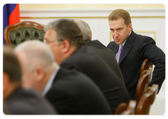 First Deputy Prime Minister Igor Shuvalov at a meeting on the economy