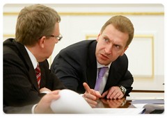 Министр финансов РФ Алексей Кудрин и первый заместитель главы Правительства РФ Игорь Шувалов на совещании по стратегическому регулированию добычи и поставок нефти на внутренний и внешний рынки