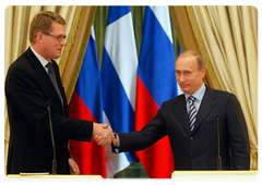 Vladimir Putin and Finnish Prime Minister Matti Vanhanen held a joint news conference on the results of their talks