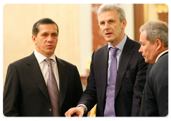 Minister of Natural Resources and Ecology Yury Trutnev and Minister of Education and Science Andrei Fursenko at a Cabinet meeting