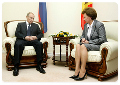 Prime Minister Vladimir Putin met with Moldovan Prime Minister Zinaida Greceanii