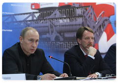 Prime Minister Vladimir Putin and Minister of Agriculture Alexei Gordeev at the meeting on the development of agricultural machinery production