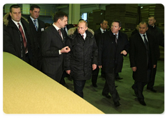 During his trip to Lipetsk, Prime Minister Vladimir Putin visited carton packaging company Lider-Resurs