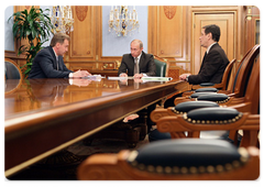 Prime Minister Vladimir Putin met with Igor Shuvalov and Alexander Zhukov and discussed the work of the Government’s Commission for Enhancing the Stable Development of the Russian Economy