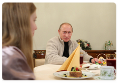 Prime Minister Vladimir Putin met with little Buryat girl Dasha Varfolomeyeva, her sister and mother