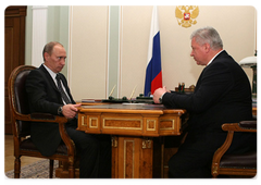 Prime Minister Vladimir Putin met with Chairman of the Federation of Independent Trade Unions of Russia (FNPR) Mikhail Shmakov