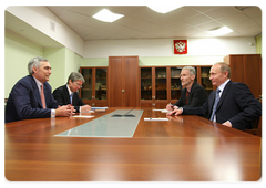 Prime Minister Vladimir Putin met with Peter Loescher, President and CEO of Siemens AG