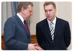First Deputy Prime Minister Igor Shuvalov and Deputy Prime Minister Alexei Kudrin at the Cabinet meeting on May 15, 2008.