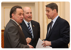 Minister of Sport, Tourism and Youth Policy Vitaly Mutko and the Culture Minister Alexander Avdeev at the Cabinet meeting on May 15, 2008.