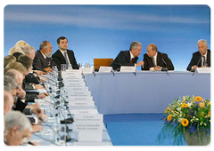 Prime Minister Vladimir Putin met with members of the United Russia Parliamentary Party