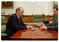 Russian Prime Minister Vladimir Putin met with Kursk Governor Alexander Mikhailov