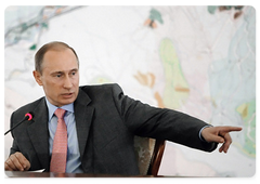 Председатель Правительства Российской Федерации В. В.Путин провел в Сочи совещание по проблемам соблюдения экологических требований при подготовке к Олимпиаде 2014 года.