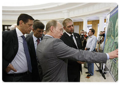Председатель Правительства Российской Федерации В. В.Путин провел в Сочи совещание по проблемам соблюдения экологических требований при подготовке к Олимпиаде 2014 года.