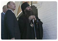 Russian Prime Minister Vladimir Putin handed over to the Nativity (Stroganov) Church in Nizhny Novgorod the icon “Resurrection-Descent into Hell”