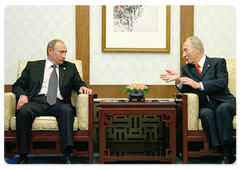 During his visit to the People's Republic of China Prime Minister Vladimir Putin had a meeting with President of Israel Shimon Peres