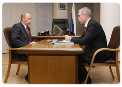Председатель Правительства Российской Федерации В.В.Путин провел беседу с губернатором Ульяновской области С.И.Морозовым