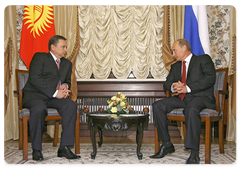 Председатель Правительства Российской Федерации В.В.Путин провел беседу с премьер-министром Киргизии И.В.Чудиновым