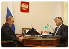 Prime Minister Vladimir Putin had a conversation with Russian Railways President Vladimir Yakunin