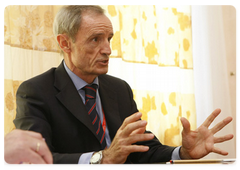 Jean-Claude Killy, chairman of the IOC’s Coordination Commission for the Sochi 2014 Winter Olympic Games at a meeting with Vladimir Putin