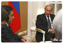 Russian Prime Minister Vladimir Putin met with French Prime Minister Francois Fillon