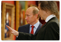 Председатель Правительства России В.В.Путин посетил галерею работ народного художника СССР Александра Шилова