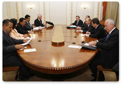 Председатель Правительства Российской Федерации В.В.Путин провел встречу с Президентом Венесуэлы Уго Чавесом
