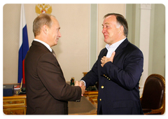 Prime Minister Vladimir Putin met with the coach of Zenit St Petersburg football club Dick Advocaat