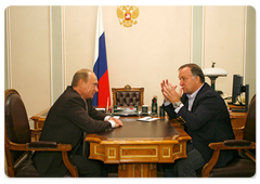 Prime Minister Vladimir Putin met with the coach of Zenit St Petersburg football club Dick Advocaat