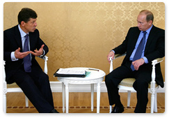 Председатель Правительства Российской Федерации В.В.Путин провел рабочую встречу с министром регионального развития России Д.Н.Козаком