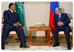 Prime Minister Vladimir Putin, who is on a working visit to Astrakhan, held a meeting with the Secretary General of the National Security Council of Saudi Arabia, Prince Bandar ben Abdel Aziz al-Saud