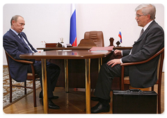 Председатель Правительства Российской Федерации В.В.Путин провел рабочую встречу с председателем Центрального банка России С.М.Игнатьевым