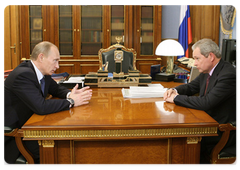 Председатель Правительства Российской Федерации В.В.Путин провел рабочую встречу с Министром регионального развития РФ В.Ф.Басаргиным