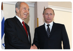 Prime Minister Vladimir Putin met with President Shimon Peres of the State of Israel