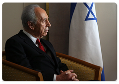 Prime Minister Vladimir Putin met with President Shimon Peres of the State of Israel