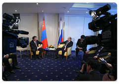 Председатель Правительства Российской Федерации провел встречу с Президентом Монголии Н.Энхбаяром