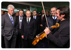 В рамках приема от имени Председателя Правительства России  в честь участников и гостей Всемирного экономического форума состоялась беседа В.В.Путина  с бывшим Президентом США Б.Клинтоном