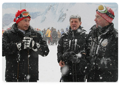 В.В.Путин прокатился в субботу на лыжах на склоне рядом с горнолыжным комплексом гостиницы "Поляна" под Сочи