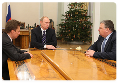 В.В.Путин провел рабочую встречу с Председателем Правления ОАО «Газпром»  А.Б.Миллером и руководителем Федеральной таможенной службы А.Ю. Бельяниновым