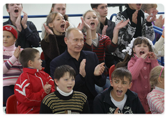 Prime Minister Vladimir Putin visited a fitness centre in Vladimir, and presented awards to the winners of the Merry Start school competition
