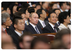 В.В.Путин выступил на торжественном концерте по случаю 60-летия установления дипломатических отношений между Россией и Китаем и официального закрытия Года русского языка в Китае