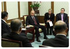 В.В.Путин встретился в рамках заседания Совета глав правительств государств-членов ШОС с Премьер-министром Пакистана Юсуфом Реза Гилани