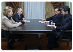 В.В.Путин встретился с Премьер-министром Италии С.Берлускони. В беседе глав правительств двух стран также приняла участие губернатор Санкт-Петербурга В.И.Матвиенко