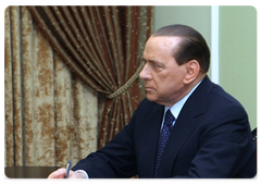 Глава правительства Италии Сильвио Берлускони во время встречи с премьер-министром РФ Владимиром Путиным