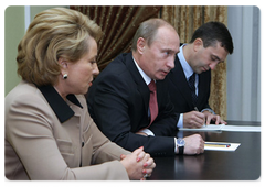 В.В.Путин встретился с Премьер-министром Италии С.Берлускони. В беседе глав правительств двух стран также приняла участие губернатор Санкт-Петербурга В.И.Матвиенко