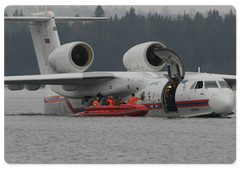 The Italian Prime Minister was shown a Russian Beriev Be-200 aircraft