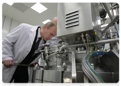 В ходе посещения ЗАО «Биннофарм» В.В.Путин ознакомился с фармацевтическим производством на комплексе компании